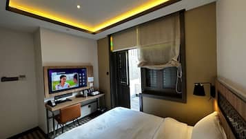 Courtyard Room | In-room safe, desk, iron/ironing board, free WiFi