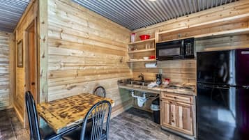 Refrigerador, microondas, horno y cafetera y tetera