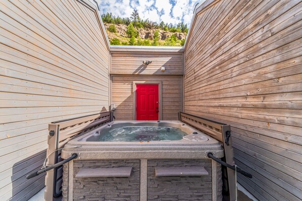 Outdoor spa tub - Baby Bungalow with Hot Tub and Pet Friendly! (Ruidoso)