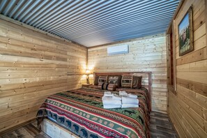 1 bedroom, free WiFi, bed sheets - Baby Bungalow with Hot Tub and Pet Friendly! (Ruidoso)