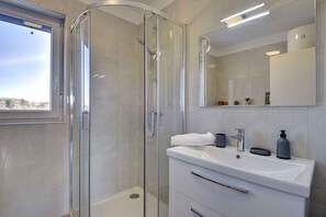 Doccia, asciugacapelli, bidet