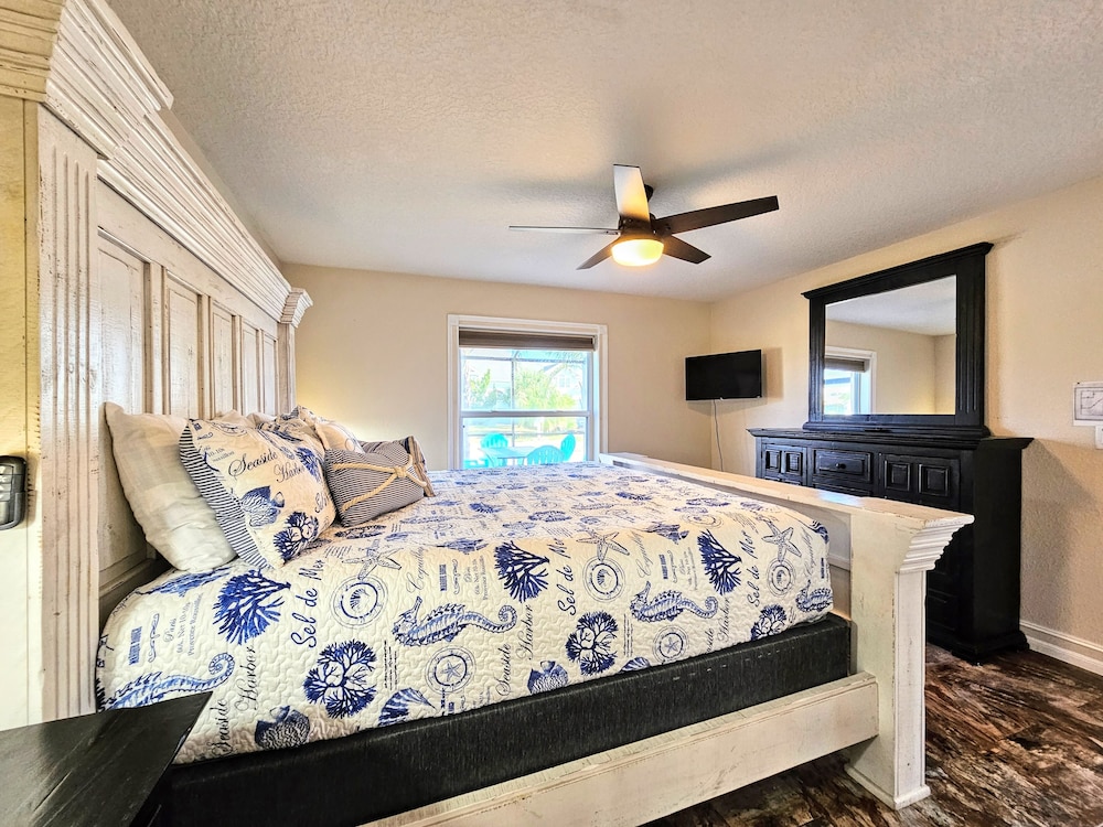 "Coral Casa" Amazing Pool House next to the Beach! Marineland Acres