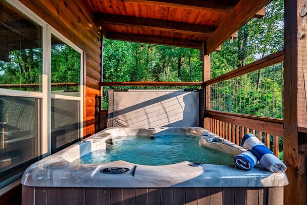 Outdoor spa tub
