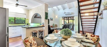 Tranquil Townhouse: HUGE Pool & Golf Course views