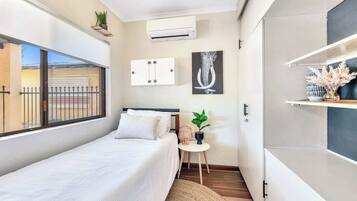 3 bedrooms, iron/ironing board, free WiFi, bed sheets