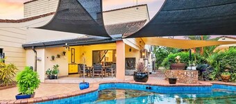 Tranquil Townhouse: HUGE Pool & Golf Course views