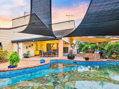 Tranquil Townhouse: HUGE Pool & Golf Course views