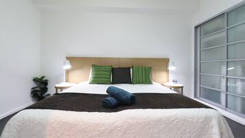 1 bedroom, travel cot, free WiFi, bed sheets
