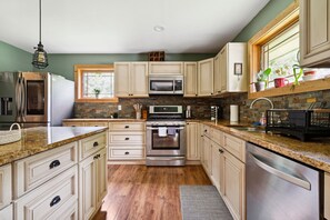 Private kitchen - MtSnow/Stratton Chalet w/Hot Tub (Wardsboro)