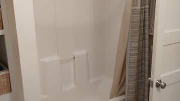 Articles de toilette écologiques, serviettes fournies, savon