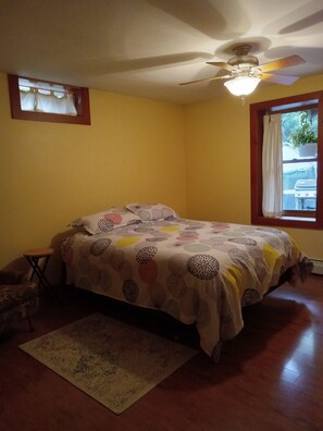 2 室のベッドルーム、WiFi (無料)、ベッドシーツ