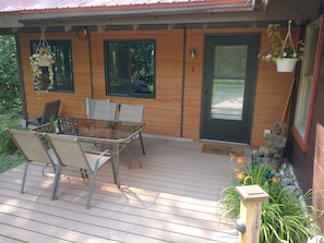 Outdoor dining - Nestled between Hidden Valley trails and Ely's cute downtown, a perfect homebase (Ely)