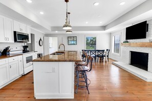 Fridge, microwave, oven, stovetop - "SALT WIND" HAS GULF VIEWS, STEPS TO BEACH, SECLUDED & PEACEFUL! (Mexico Beach)