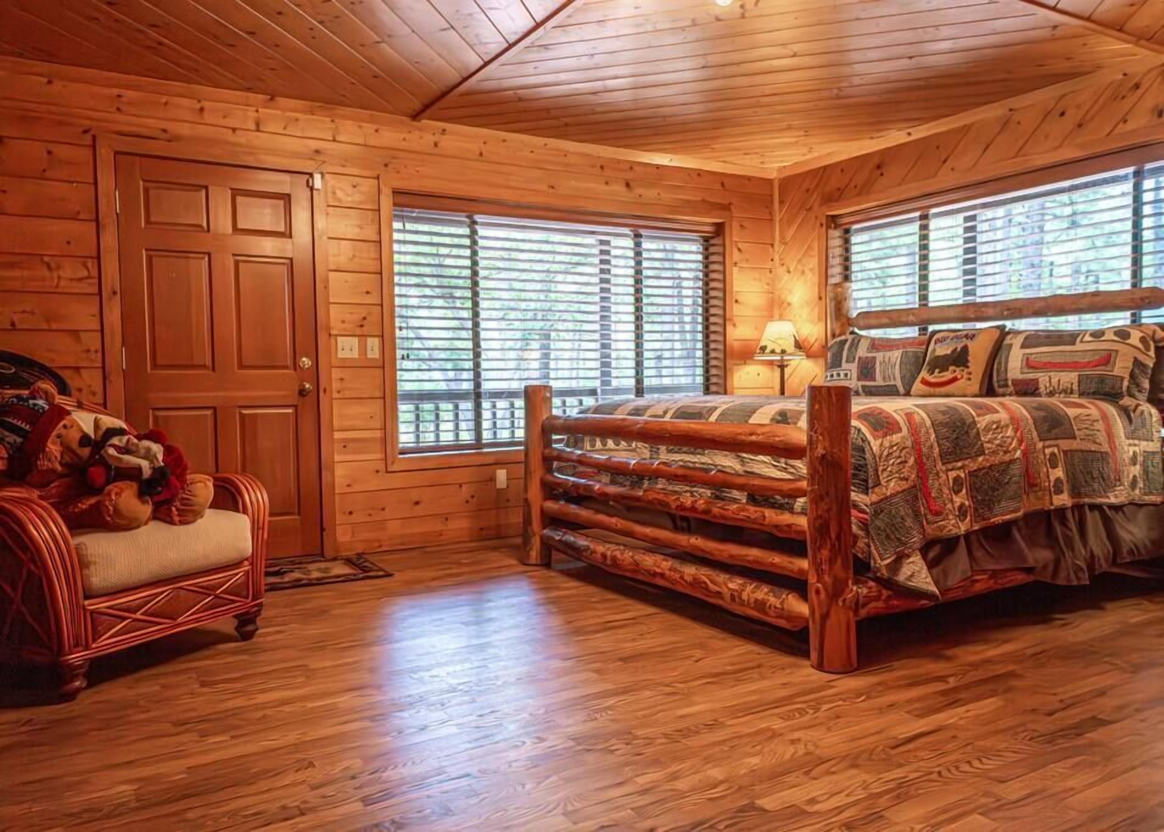 7 Schlafzimmer, Schreibtisch, Bügeleisen/Bügelbrett, Reisekinderbett