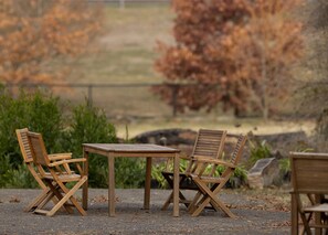 Outdoor dining - Creswick Holiday Park (Creswick)