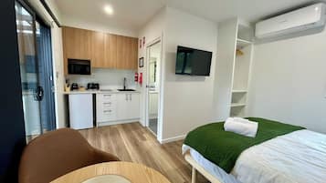 Estudio estándar, 1 cama doble, cocina básica | 2 dormitorios y ropa de cama