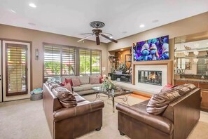 Smart TV, fireplace
