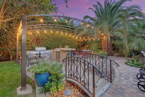 Outdoor dining - Music Festival Dream Home (Indio)