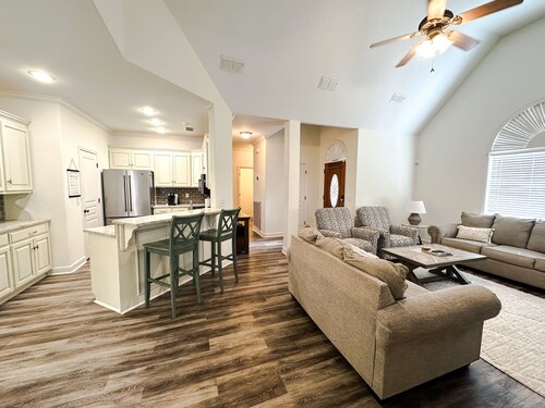 The Happy Hideaway - Gameday Haven