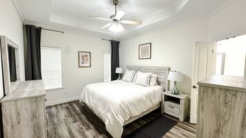 3 bedrooms, in-room safe, iron/ironing board, WiFi