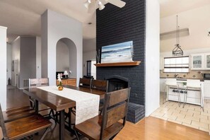 Dining - Villa with Pool, BBQ and More (Flower Mound)
