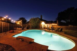 Pool - Villa with Pool, BBQ and More (Flower Mound)