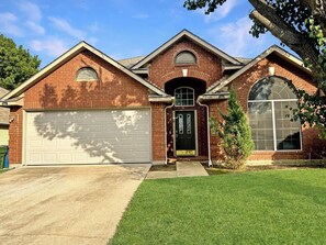 Exterior - Villa with Pool, BBQ and More (Flower Mound)