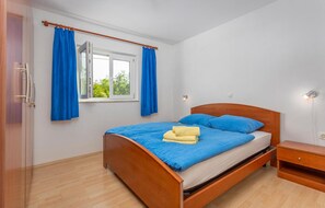 1 bedroom, free WiFi, bed sheets