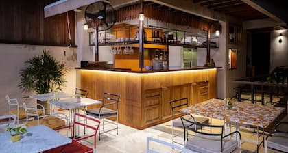 GETSEMANI LUXURY HOUSE BOUTIQUE WITH POOL / 5 ROOMS /WALKING DISTANCE TO