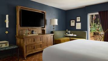 Frette Italian sheets, premium bedding, minibar, in-room safe