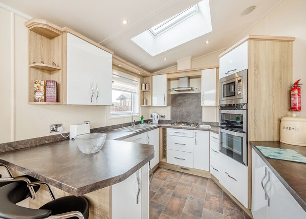 Private kitchen - Sea View Lodge 3 Pet Friendly (Kirkcudbright)