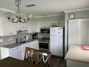 Microwave, oven, stovetop, dishwasher - Beachside Cottage steps from the Ocean and Pool (St. Augustine)