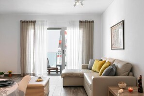 Living area - Peaceful 1 Bedroom Apartment With Balcony, Leiria apartment 1007 (Leiria)