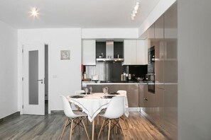Dining - Peaceful 1 Bedroom Apartment With Balcony, Leiria apartment 1007 (Leiria)