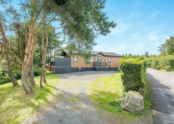 Exterior - Country and modern cladded lodge. (Kirkcudbright)