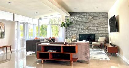 An Oasis in the Heart of Palm Springs!