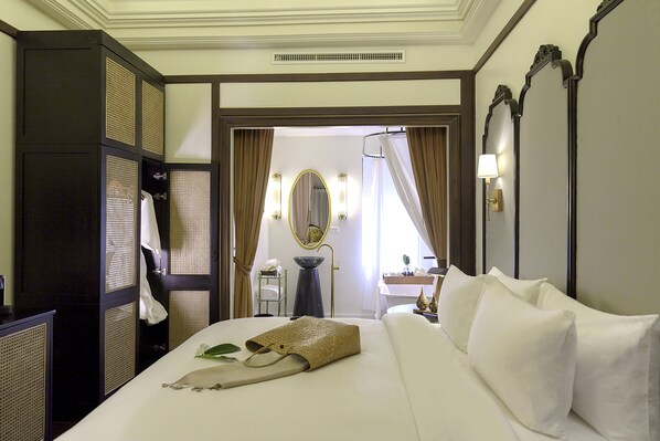 Deluxe Room, 1 King Bed | 1 bedroom, premium bedding, Select Comfort beds, minibar