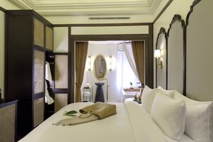 Deluxe Room, 1 King Bed | 1 bedroom, premium bedding, Select Comfort beds, minibar