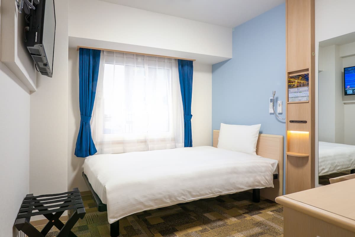 Desk, blackout curtains, iron/ironing board, free WiFi