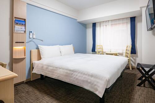 Desk, blackout drapes, iron/ironing board, free WiFi