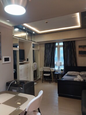 Standard Single Room, City View | Hypo-allergenic bedding, individually decorated, individually furnished - Alps Condotel at 150 NAIA T3 (Pasay)
