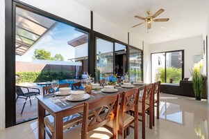 Premium bedding, Tempur-Pedic beds, minibar, in-room safe