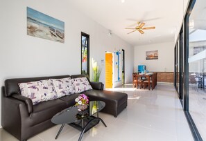 Premium bedding, Tempur-Pedic beds, minibar, in-room safe - Thames Tara Private Pool Villa Rawai Phuket (Rawai)