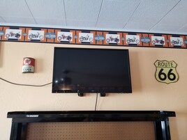 Signature Room, 1 Bedroom | 1 bedroom, individually decorated, desk, free WiFi