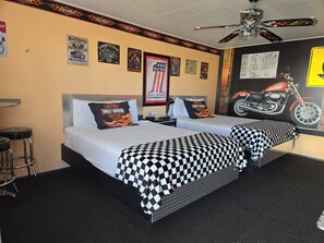 Signature Room, 1 Bedroom | 1 bedroom, individually decorated, desk, free WiFi