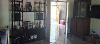 Healing 3-Bed Retreat - Sleeps 3, Hot Tub & Pool