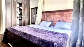 1 slaapkamer, een strijkplank/strijkijzer, wifi, beddengoed