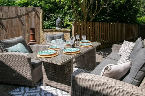 4 Bed House Sleeps 9 - Parking, Garden, Bbq, Wifi