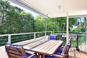 Outdoor dining - Yaringa 1 - Relax, retreat and enjoy (Noosa Heads)
