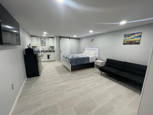 NEWLY BUILT COZY STUDIO B              7 MINUTES FROM NOKOMIS BEACH!!!